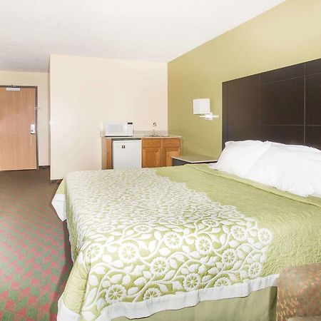 Days Inn By Wyndham Lexington Ne Extérieur photo