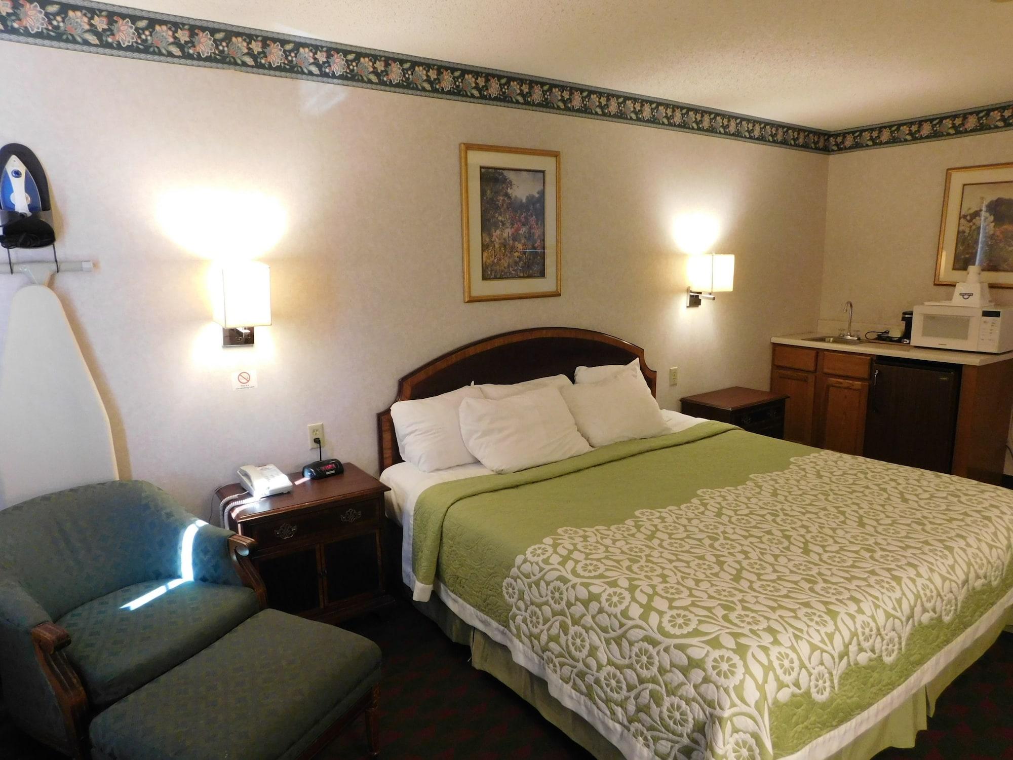 Days Inn By Wyndham Lexington Ne Extérieur photo