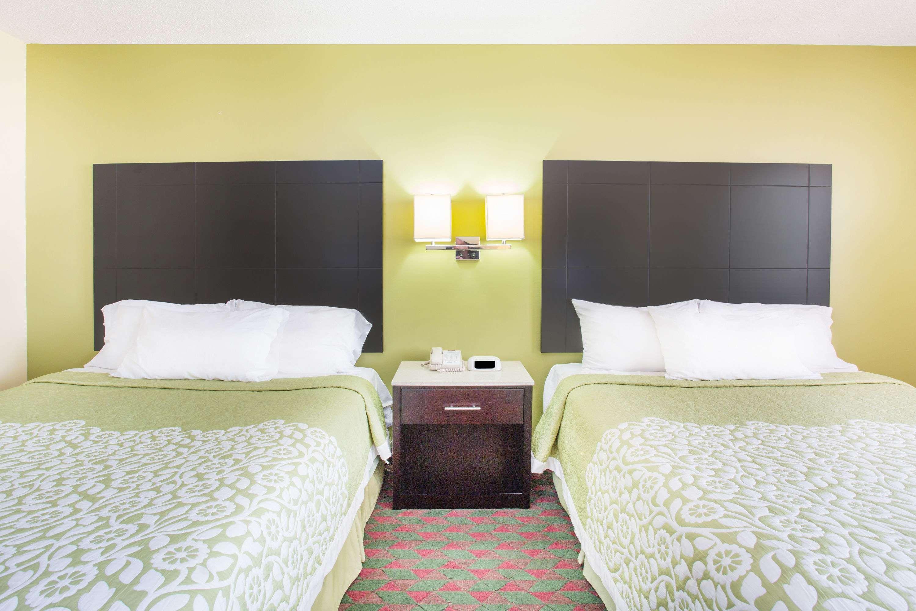 Days Inn By Wyndham Lexington Ne Extérieur photo
