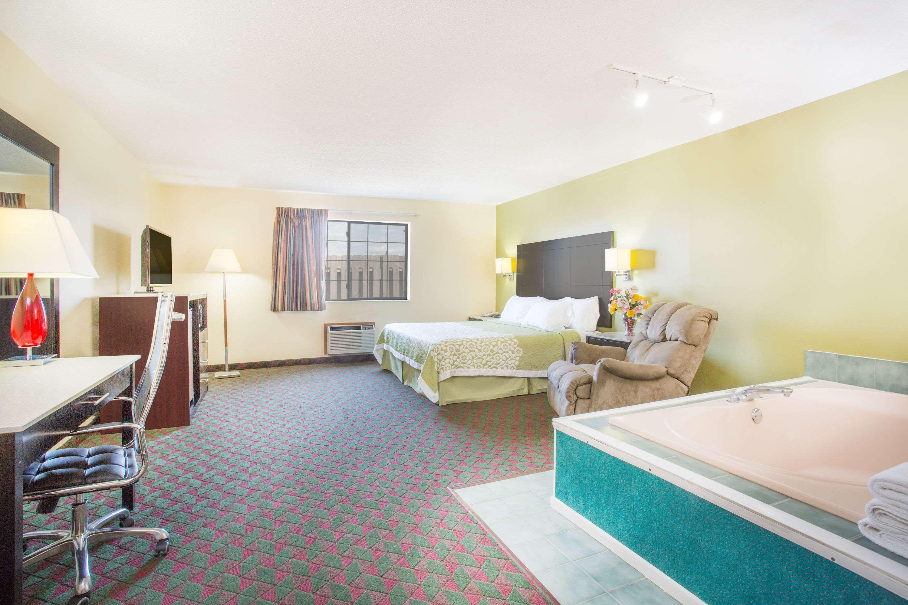 Days Inn By Wyndham Lexington Ne Extérieur photo