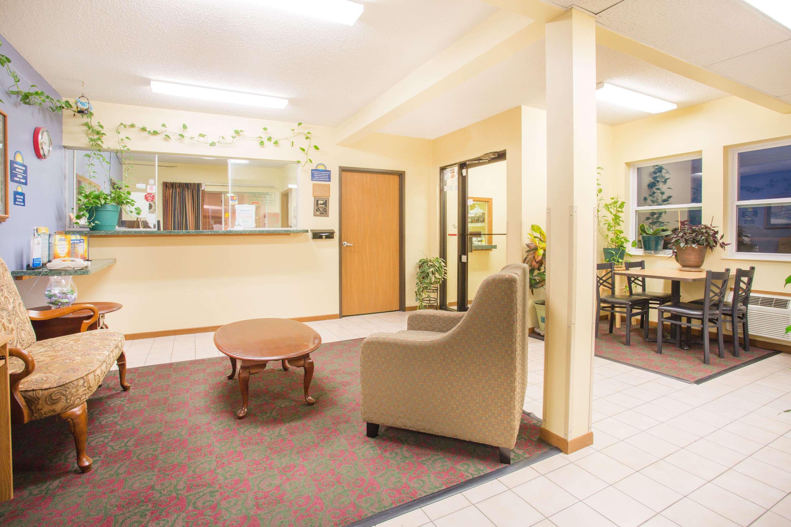 Days Inn By Wyndham Lexington Ne Extérieur photo