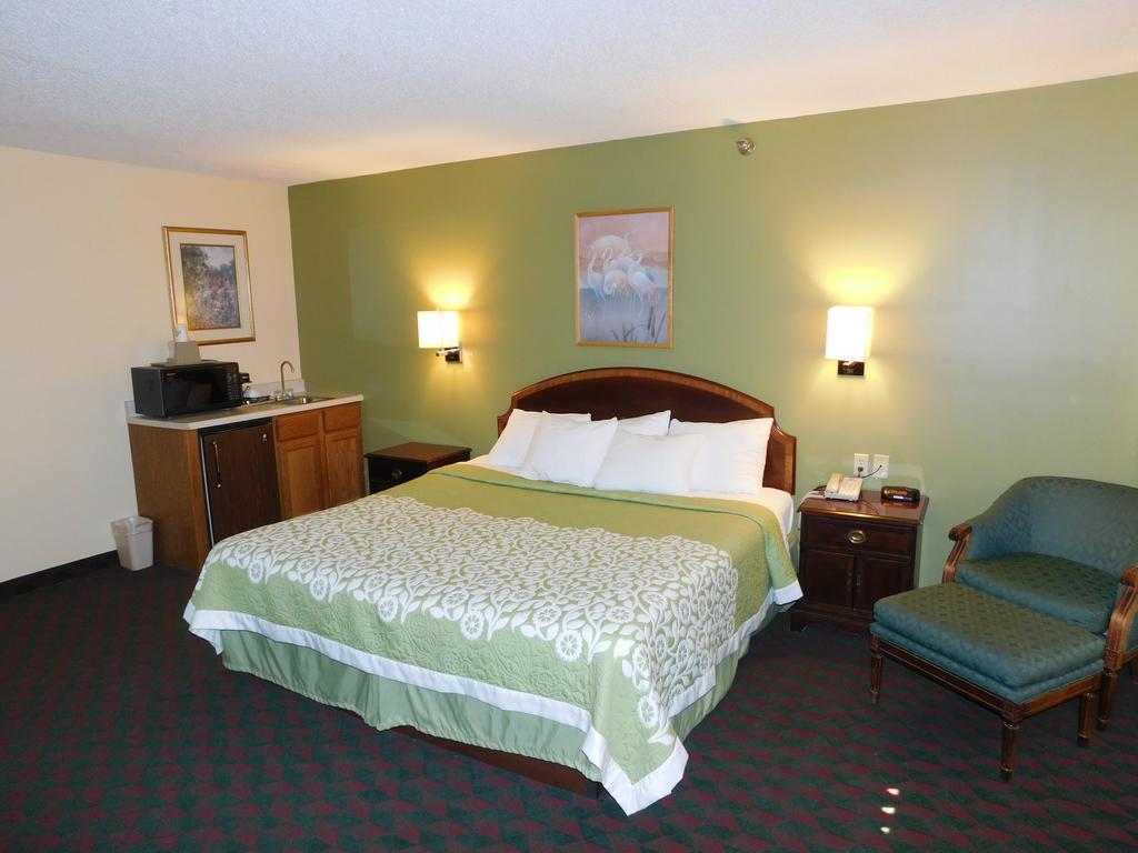 Days Inn By Wyndham Lexington Ne Extérieur photo