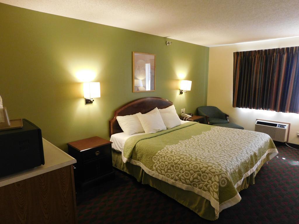 Days Inn By Wyndham Lexington Ne Extérieur photo