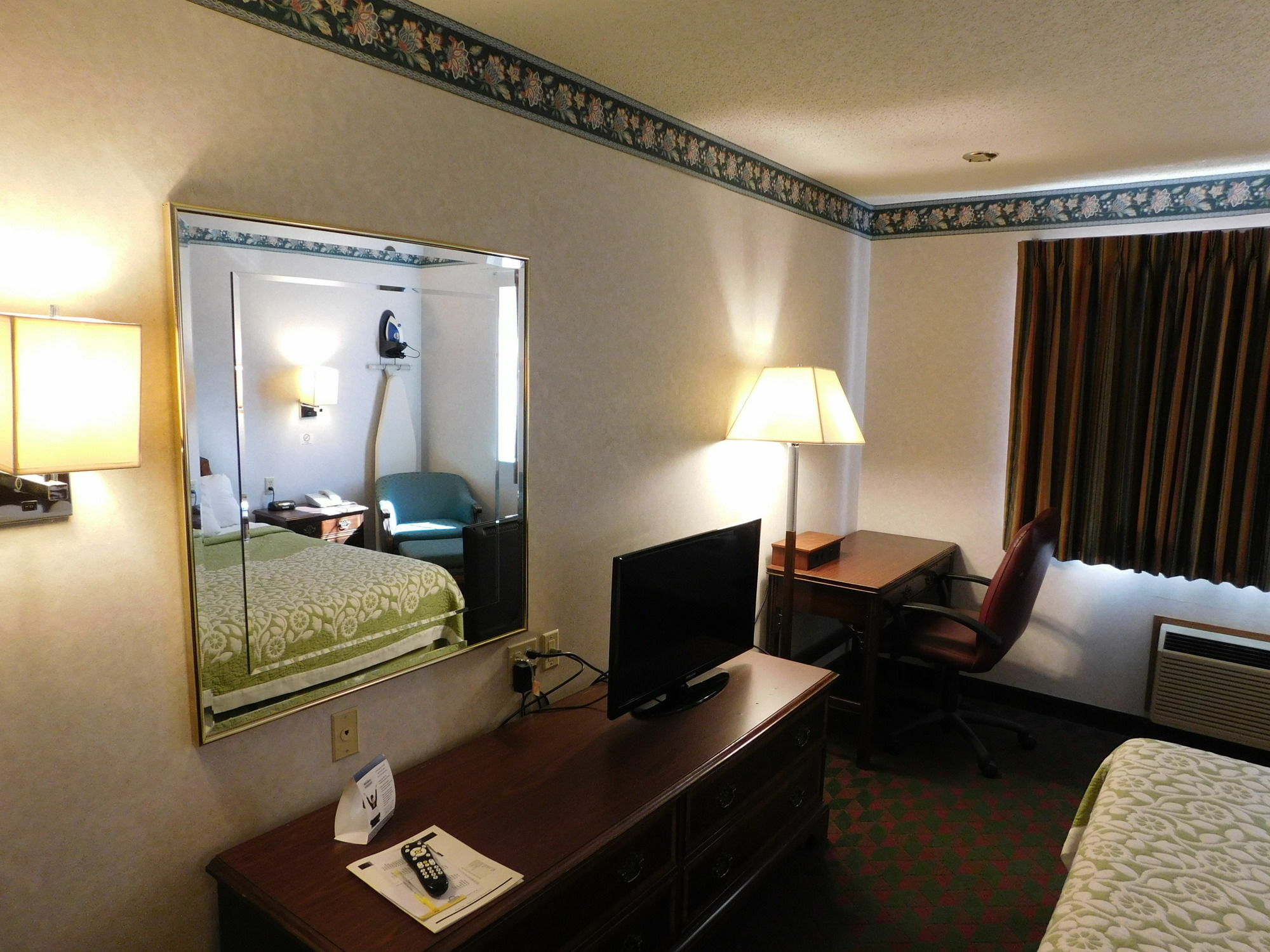 Days Inn By Wyndham Lexington Ne Extérieur photo